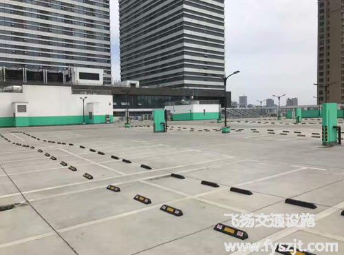 露天小區(qū)停車場劃線該怎么選擇材料呢？