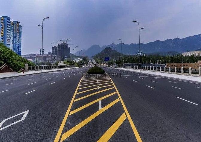 鎮(zhèn)江道路劃線，鎮(zhèn)江道路劃線施工單位？飛揚市政專業(yè)可靠！