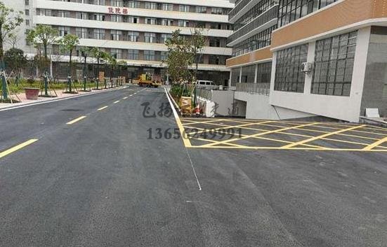蘇州廣場道路交通設(shè)施標志和道路劃線多少錢？