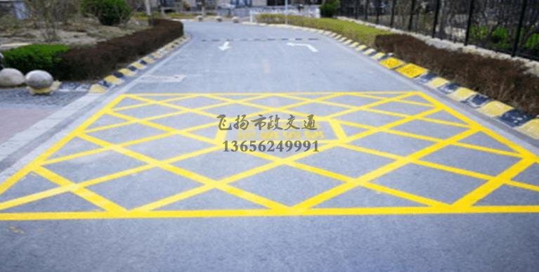 蘇州小區(qū)道路消防車通道劃線標(biāo)準(zhǔn)化示意圖，停車場消防車通道的設(shè)計(jì)規(guī)定要求？