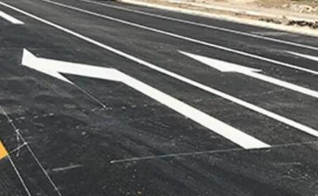 蘇州小區(qū)瀝青道路劃線用什么樣的材料？