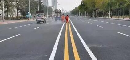 蘇州小區(qū)道路劃線是誰來做？推薦飛揚市政道路劃線單位