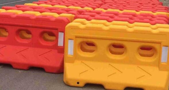 蘇州道路劃線分析：水馬應(yīng)該加多少水，水馬在裝水的要求標(biāo)準(zhǔn)?