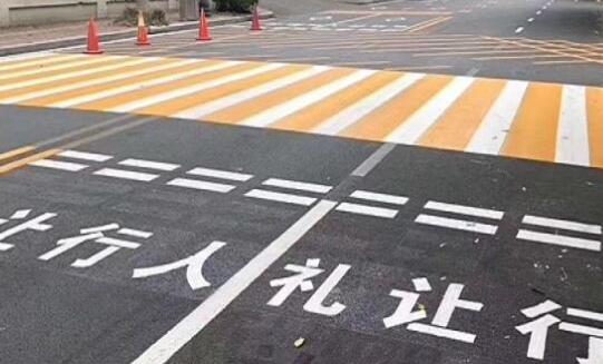 廠區(qū)停車位劃線施工找哪家？專業(yè)團(tuán)隊(duì)為您排憂解難