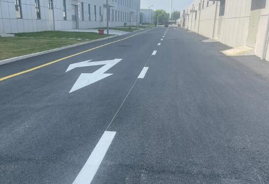 蘇州廠區(qū)劃線認準專業(yè)團隊，施工周期短，標線耐磨抗造