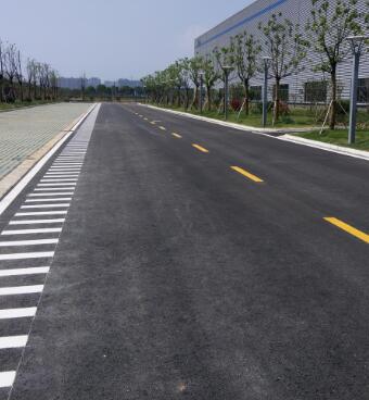蘇州工廠地面劃線？專業(yè)團(tuán)隊(duì)打造高效廠區(qū)交通體系